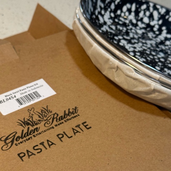 NIB Golden Rabbit Set of 4 Black Swirl Pasta Plates - Picture 6 of 13